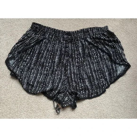 NWT City Chic Scoop Print Shorts Black White XL Women's Plus Size 22 Beachy - Picture 11 of 13